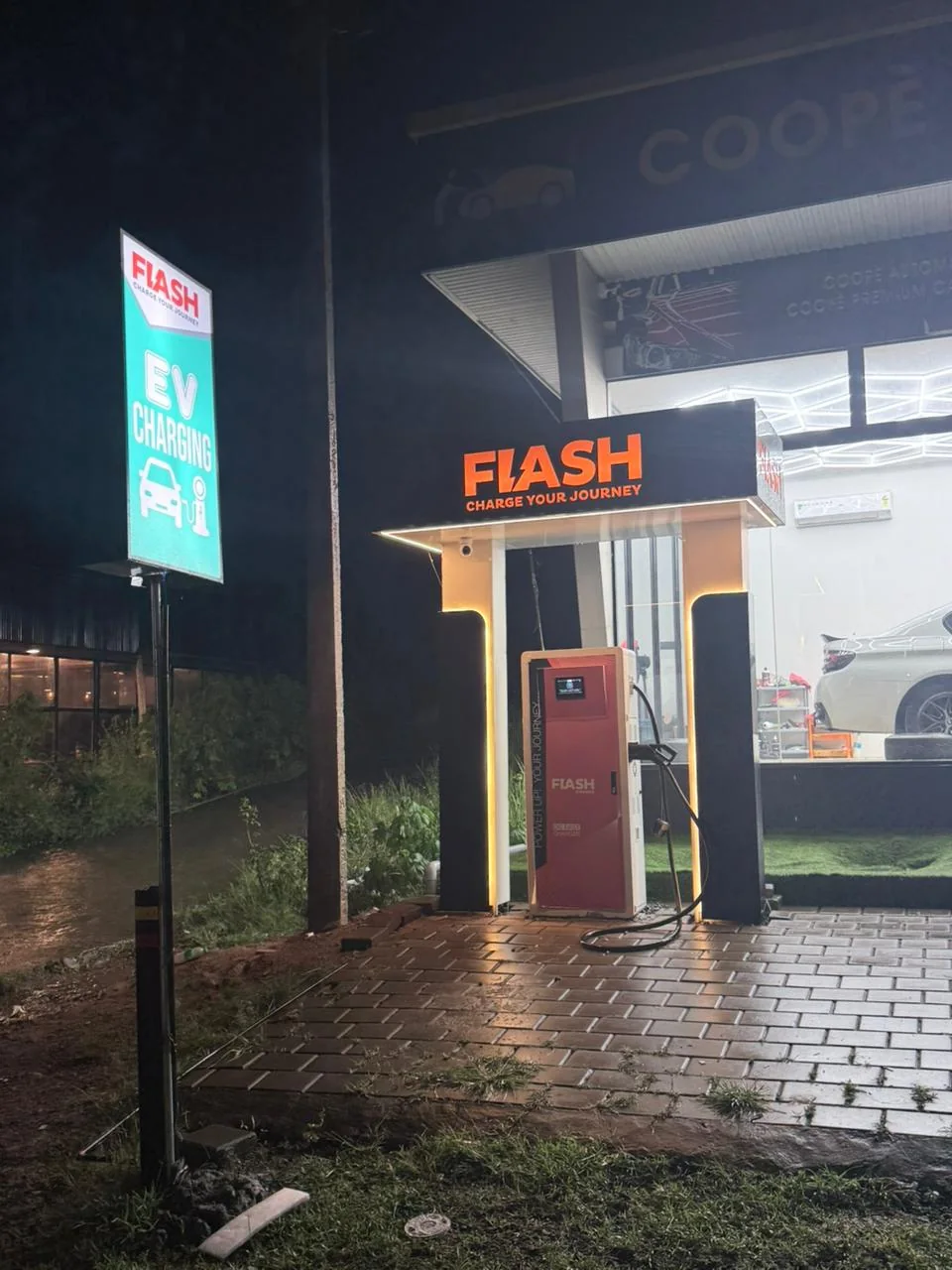 Flash Charge station image